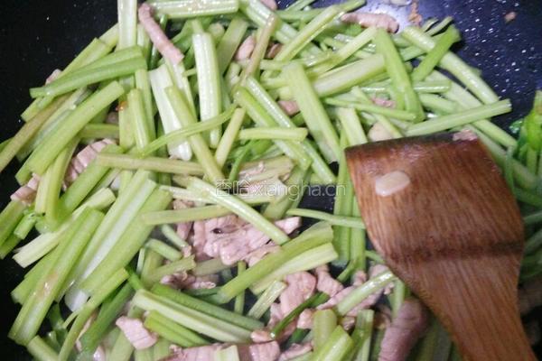 芹菜炒肉的做法图解5