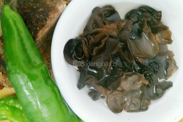 生炒腊肉（烟熏腊肉）的做法图解2
