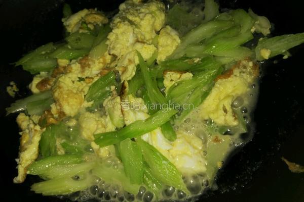 芹菜炒鸡蛋的做法图解6