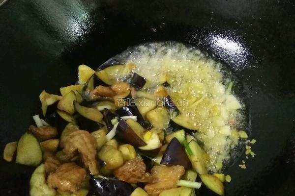 红烧肉烩茄子的做法图解7