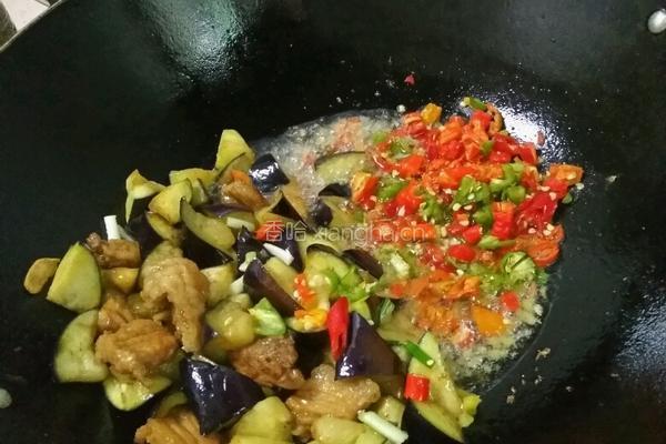 红烧肉烩茄子的做法图解8