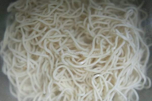 什锦鸡蛋炒面的做法图解3