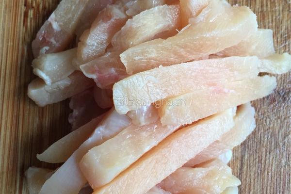 鸡胸肉炒黄花菜的做法图解2