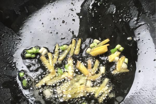 鸡胸肉炒黄花菜的做法图解5