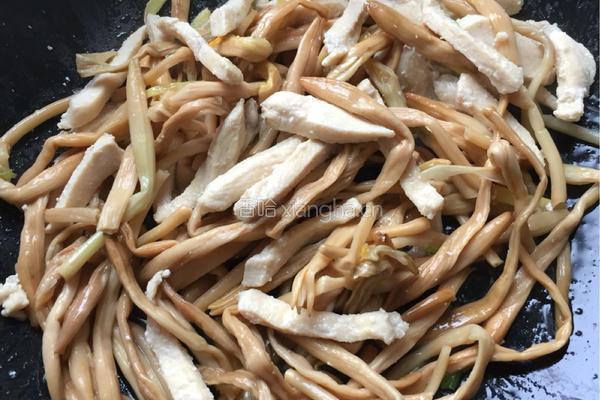 鸡胸肉炒黄花菜的做法图解7