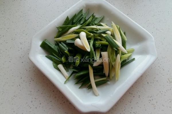 蒜苗粉条炒肉丝的做法图解2