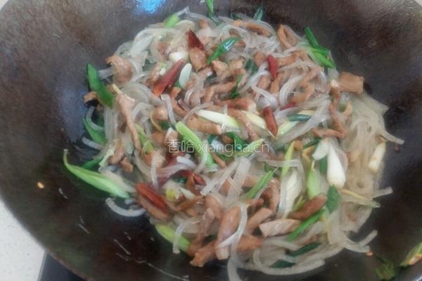 蒜苗粉条炒肉丝的做法图解6