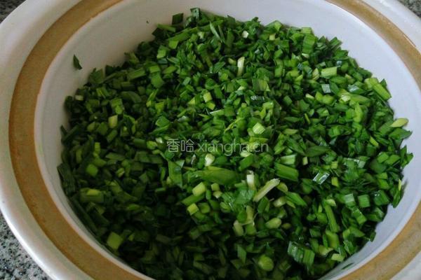 韭菜鸡蛋虾皮饺子的做法图解5