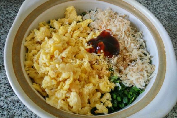 韭菜鸡蛋虾皮饺子的做法图解7
