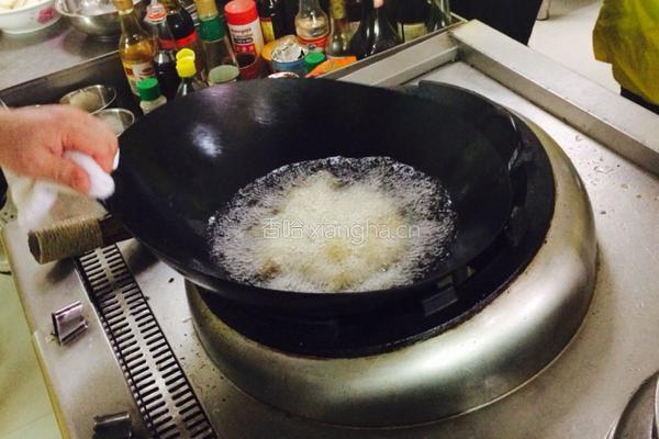 小黄鱼烧年糕的做法图解2