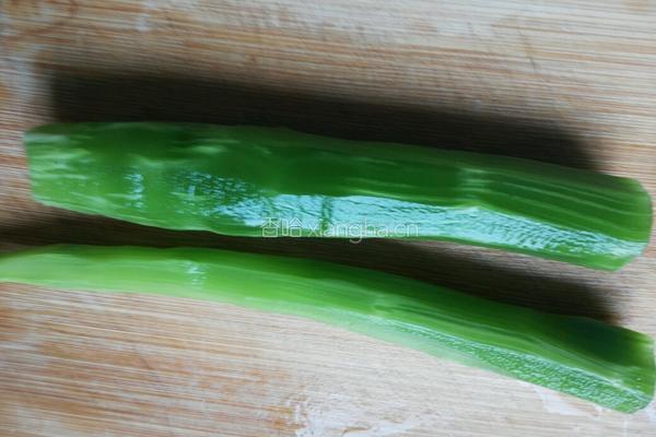 黄豆芽炒莴笋的做法图解1