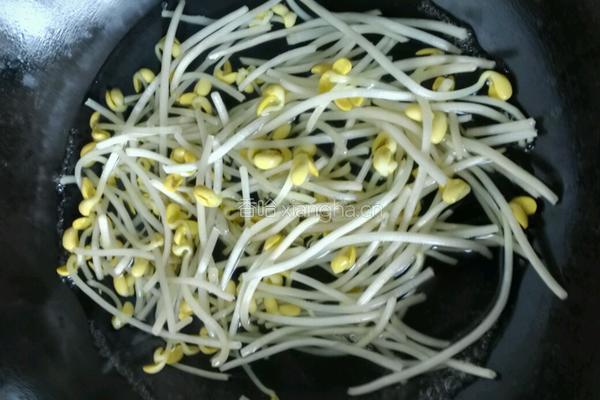 黄豆芽炒莴笋的做法图解4