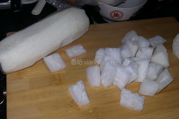红烧白萝卜的做法图解1