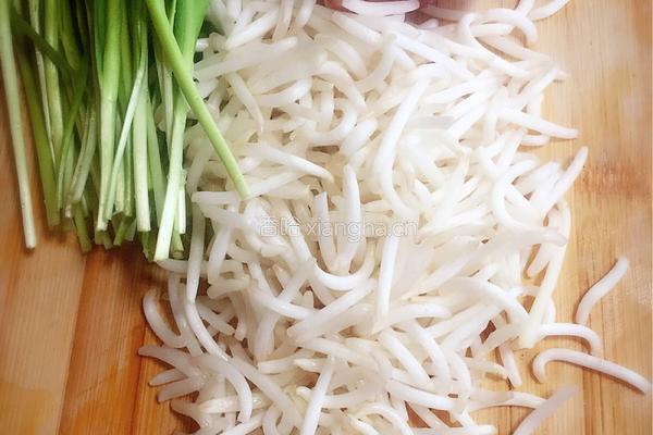 肉丝手掐菜的做法图解2