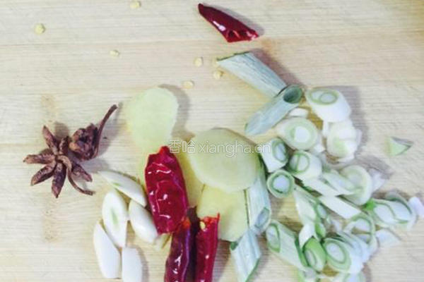 大鹅炖酸菜的做法图解1