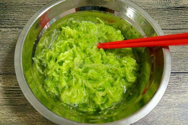 西葫芦糊塌子的做法图解3