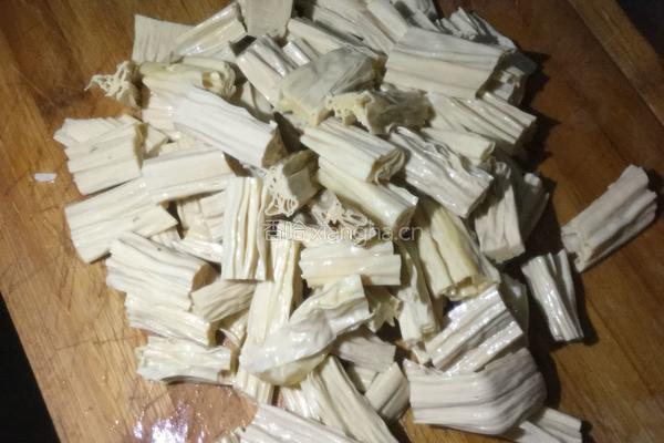 腐竹炒油菜的做法图解2