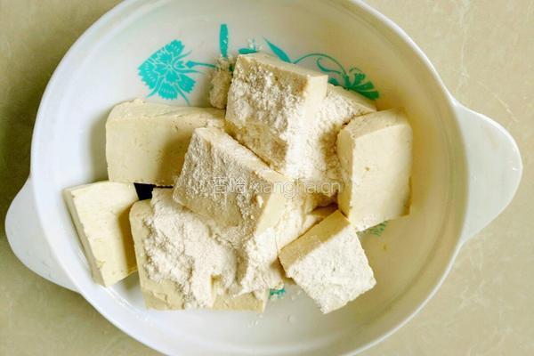  番茄汁酱豆腐块的做法图解2