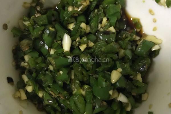 烧椒松花蛋的做法图解3
