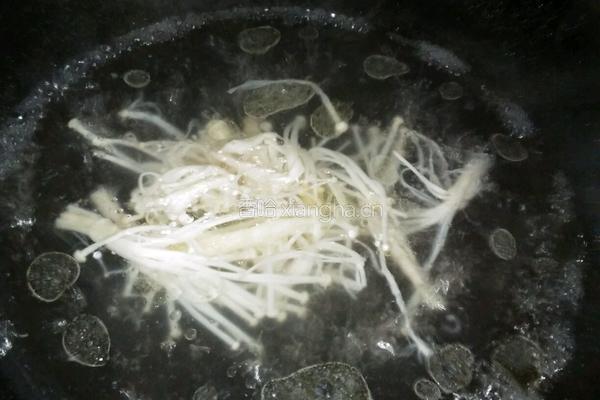青菜丸子汤的做法图解1