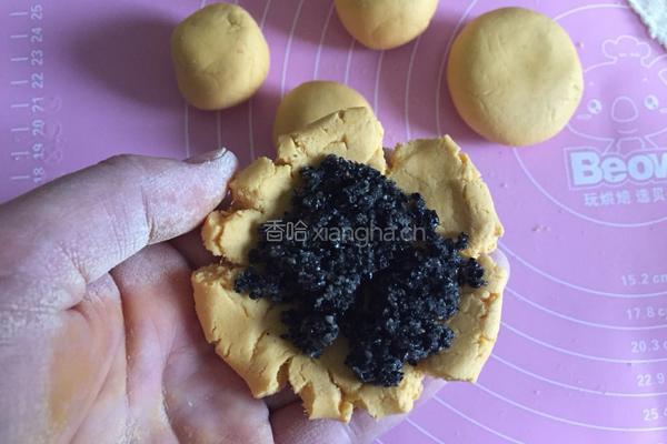 南瓜糯米芝麻饼的做法图解11