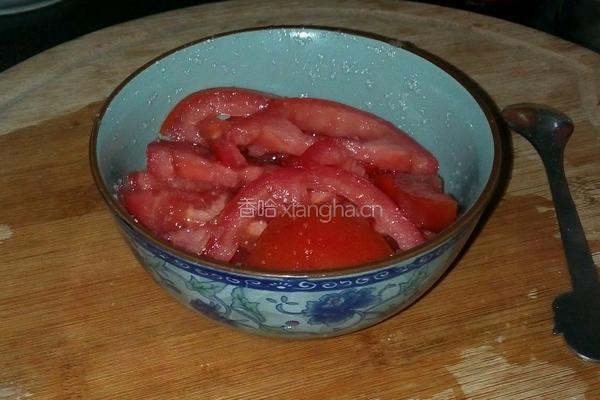 凉拌酸甜西红柿的做法图解1