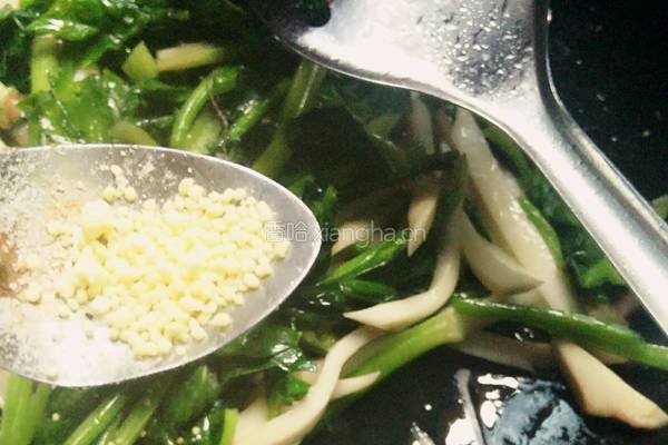 杏鲍菇炒菠菜的做法图解7