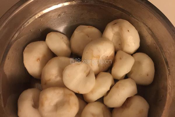 鲜肉荸荠饺子的做法图解1