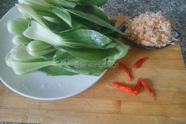 青菜炒虾皮的做法图解1