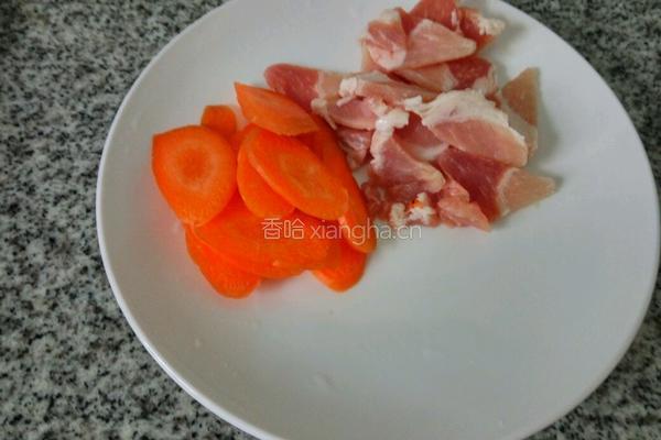 胡萝卜炒西兰花的做法图解3