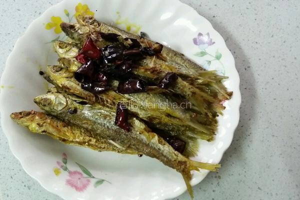 菜油煎洞庭湖油叼子鱼的做法图解6