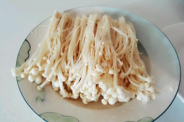 浇油金针菇的做法图解1