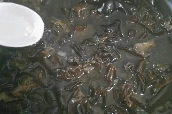 凉拌木耳的做法图解3
