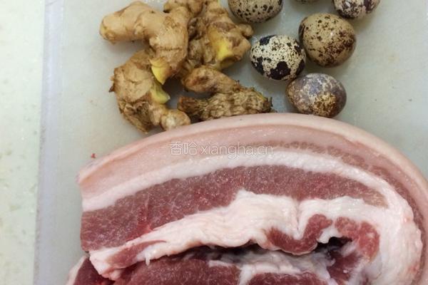红烧肉鹌鹑蛋的做法图解1