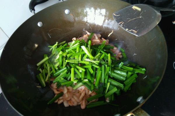 韭菜炒河虾的做法图解7