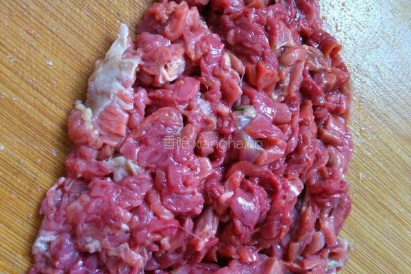 萝卜丁牛肉汤的做法图解1