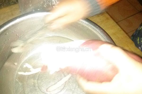 糖醋地瓜的做法图解1