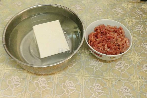 肉末煎豆腐的做法图解1
