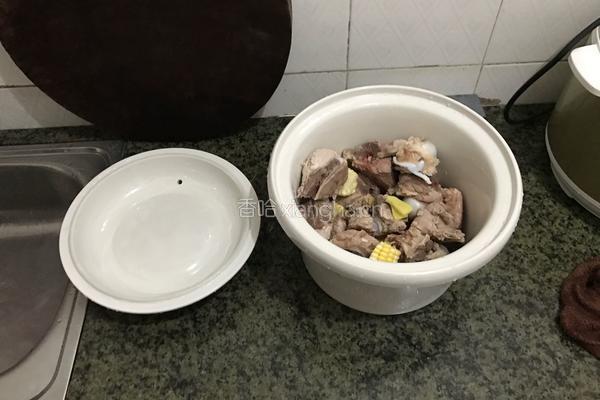 青红萝卜铜骨汤的做法图解4