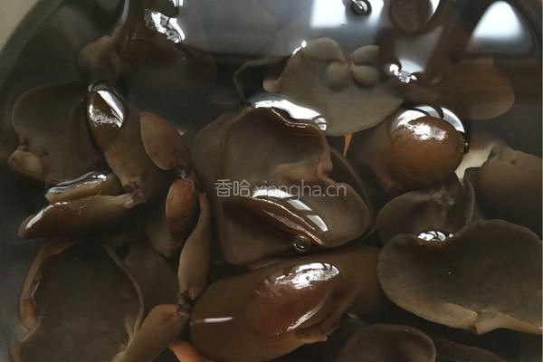 木耳鸡蛋汤的做法图解1
