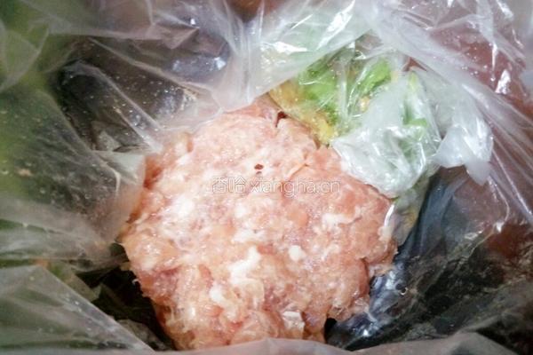 青菜肉末汤的做法图解2