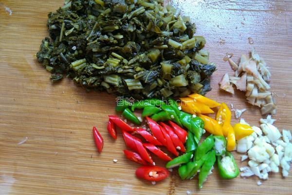 大肠炒酸菜的做法图解2