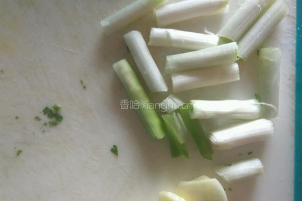 清炒莴笋叶的做法图解2