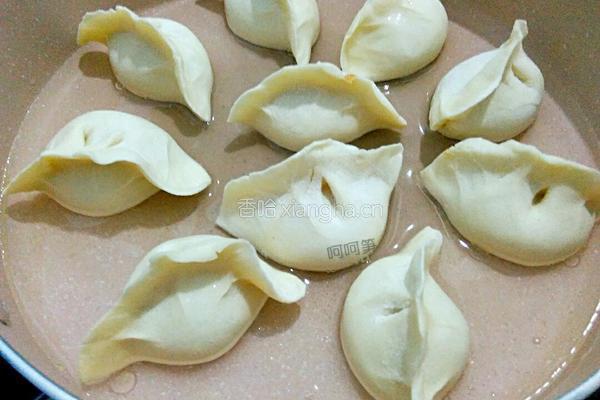 抱蛋煎饺的做法图解6