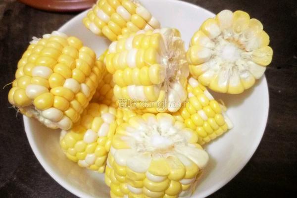 马蹄玉米胡萝卜鸡汤的做法图解1