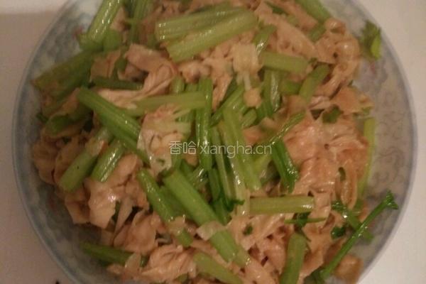 芹菜炒豆腐皮的做法图解5
