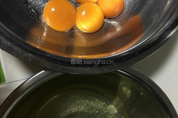 抹茶戚风蛋糕的做法图解1
