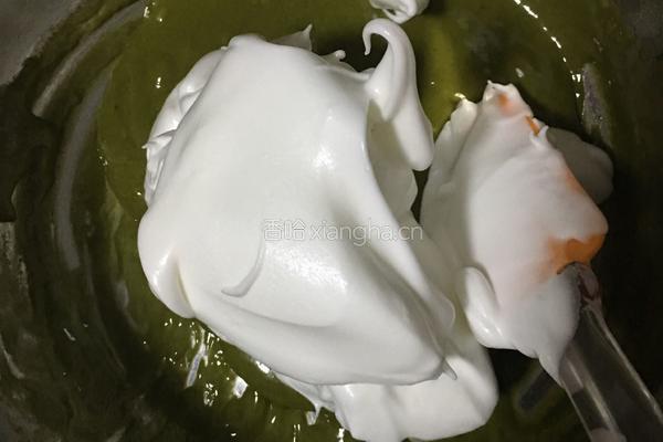 抹茶戚风蛋糕的做法图解7