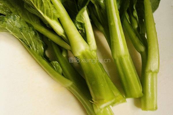 xo酱玉米粒炒菜心杆杆的做法图解1