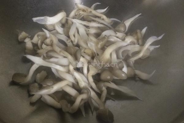 白菜菌菇的做法图解4